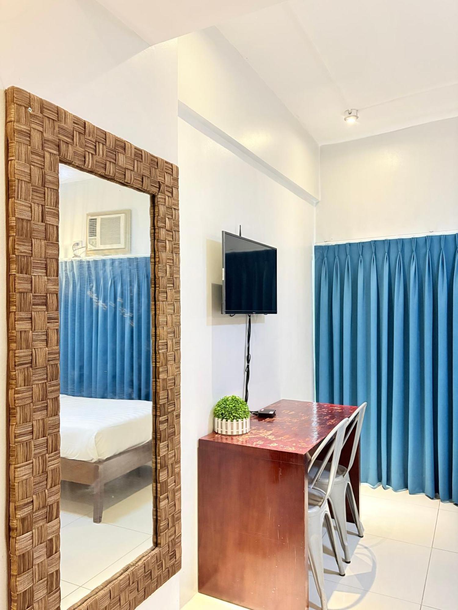 Pacific Park Hotel Quezon City Bagian luar foto